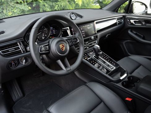 Certified 2026 Porsche Macan AWD/4WD image 4