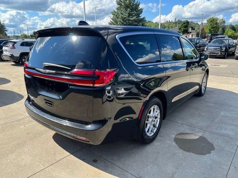 Certified 2023 Chrysler Pacifica Touring-L FWD image 6