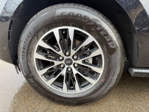 Used 2025 Ford Expedition Platinum AWD/4WD image 10