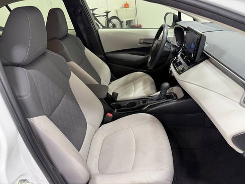 Used 2022 Toyota Corolla LE w/ Carpet Mat Package (TMS) image 33