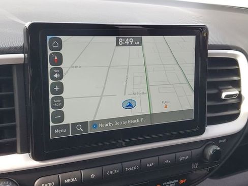 Certified 2025 Hyundai Venue Limited FWD image 18