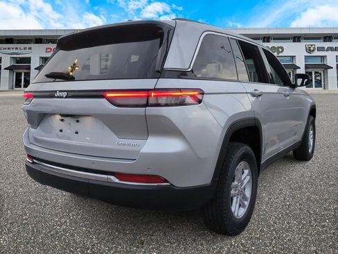 New 2025 Jeep Grand Cherokee Laredo w/ Luxury Tech Group I RWD image 8