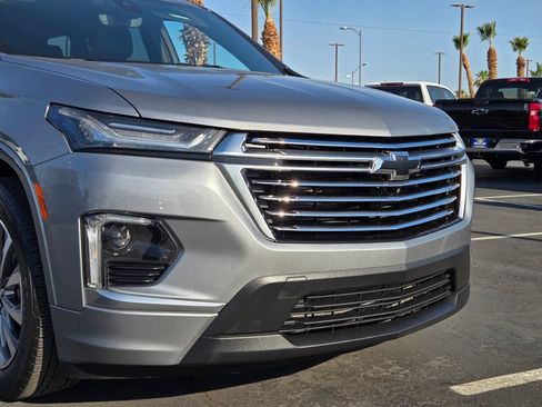 Used 2023 Chevrolet Traverse Premier FWD image 8