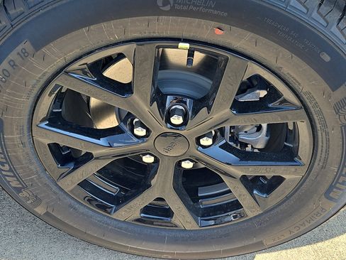 New 2025 Jeep Grand Cherokee Altitude image 5