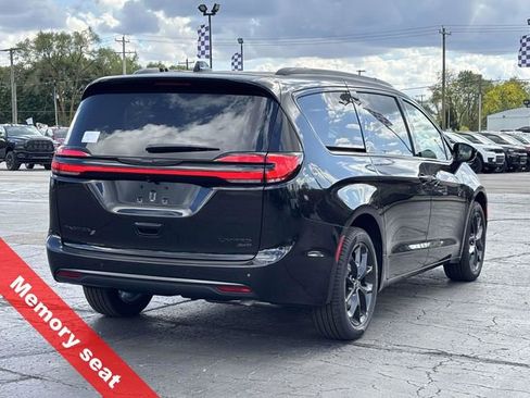 New 2026 Chrysler Pacifica Limited w/ S Appearance Package image 41