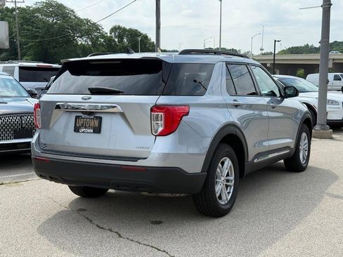 Certified 2022 Ford Explorer XLT image 3