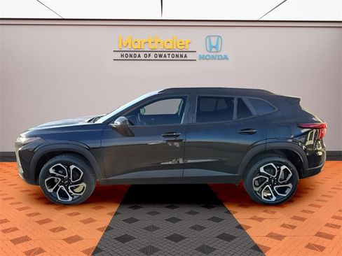 Used 2024 Chevrolet Trax RS w/ Driver Confidence Package image 2