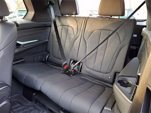 Used 2022 BMW X7 xDrive40i w/ M Sport Package image 11