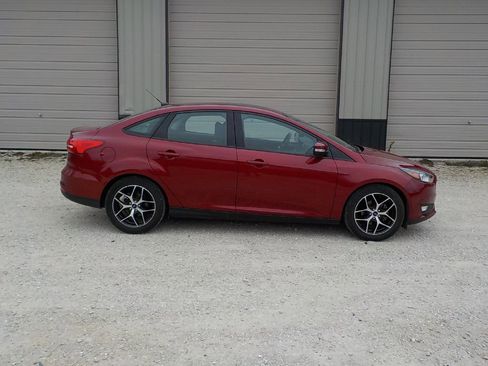 Used 2017 Ford Focus SEL w/ Cold Weather Package image 4