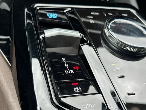 Used 2024 BMW i5 eDrive40i w/ Premium Package image 28