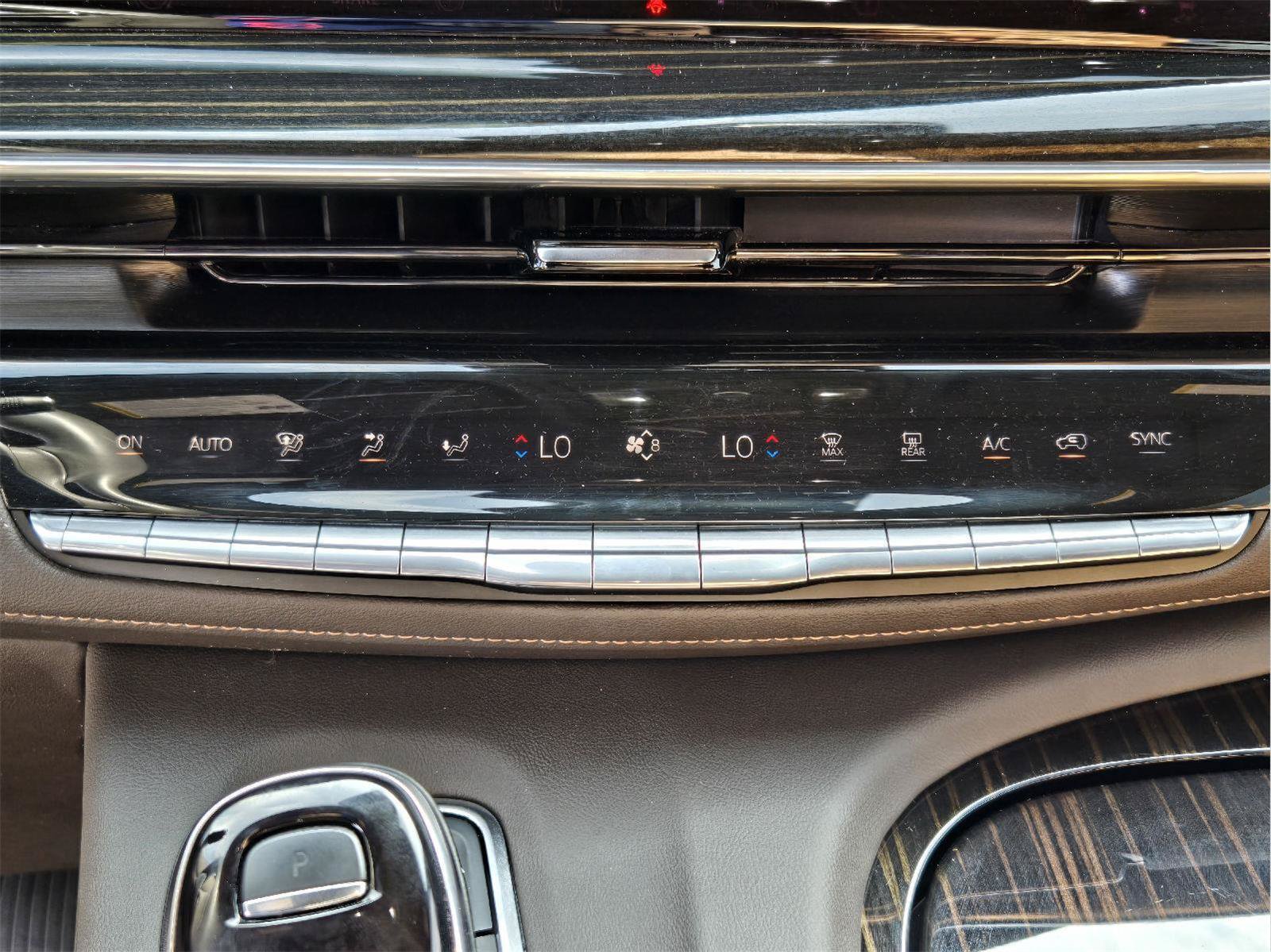 Used 2024 Cadillac Escalade Sport w/ Touring Package AWD/4WD image 17