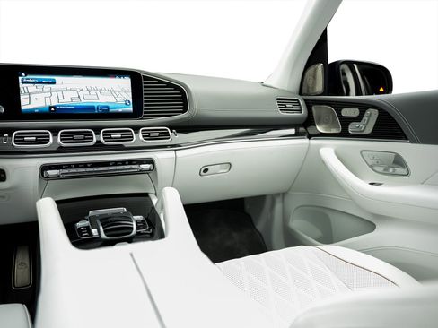 Used 2025 Mercedes-Benz Maybach GLS 600 4MATIC image 48