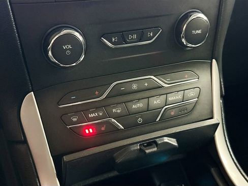Used 2019 Ford Edge SEL w/ Equipment Group 201A AWD/4WD image 16