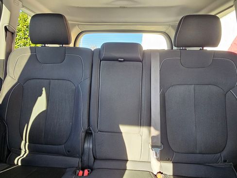 Used 2024 Jeep Grand Cherokee Laredo image 26