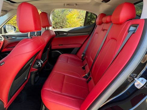 Used 2019 Alfa Romeo Stelvio Ti w/ Nero Edizione image 27