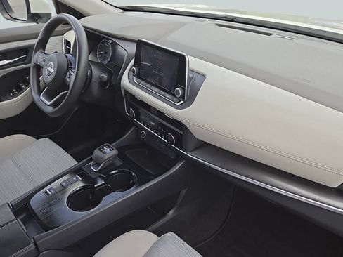 Used 2023 Nissan Rogue SV FWD image 30