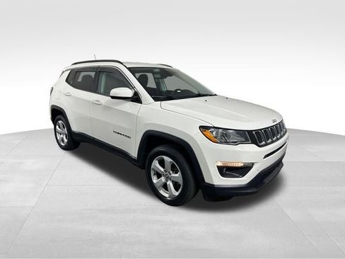 Used 2019 Jeep Compass Latitude w/ Cold Weather Group AWD/4WD image 7