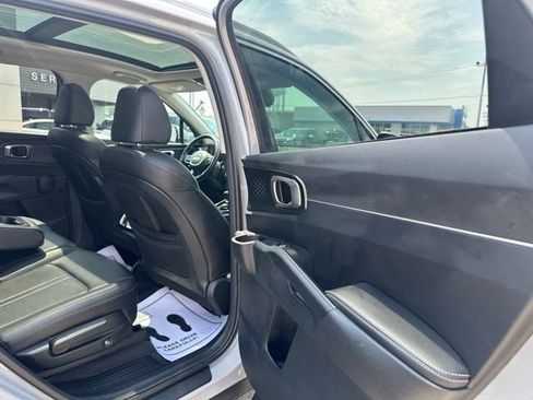 Used 2025 Kia Sorento S w/ Panoramic Sunroof Package FWD image 18