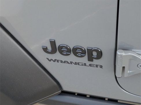 Used 2021 Jeep Wrangler Sport image 8