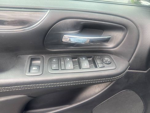 Used 2014 Dodge Grand Caravan SE FWD image 16