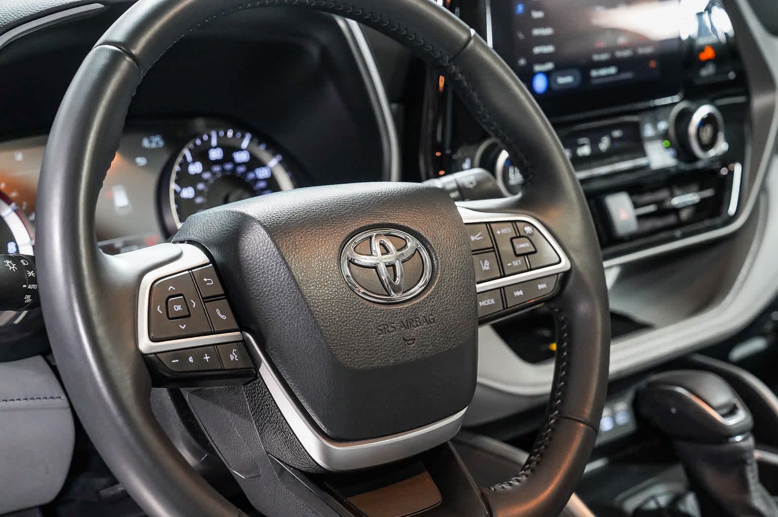 Used 2024 Toyota Highlander XLE AWD/4WD image 21