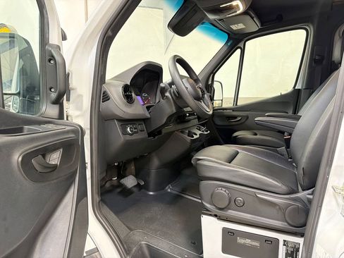 Used 2020 Mercedes-Benz Sprinter 2500 image 11
