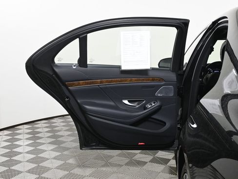 Used 2015 Mercedes-Benz S 550 4MATIC Sedan image 32