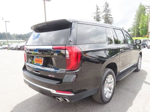 Used 2025 GMC Yukon XL Denali AWD/4WD image 8