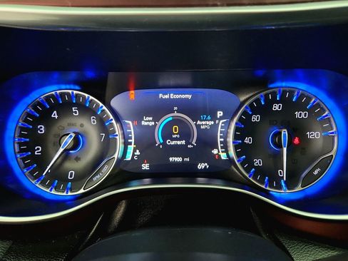 Used 2020 Chrysler Pacifica Limited FWD image 14