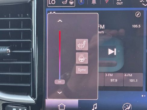 Used 2025 Chrysler Pacifica Select FWD image 14