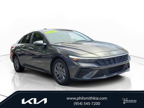 Used 2024 Hyundai Elantra SEL FWD image 1