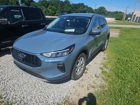 Used 2023 Ford Escape Active w/ Tech Pack #2 AWD/4WD image 3
