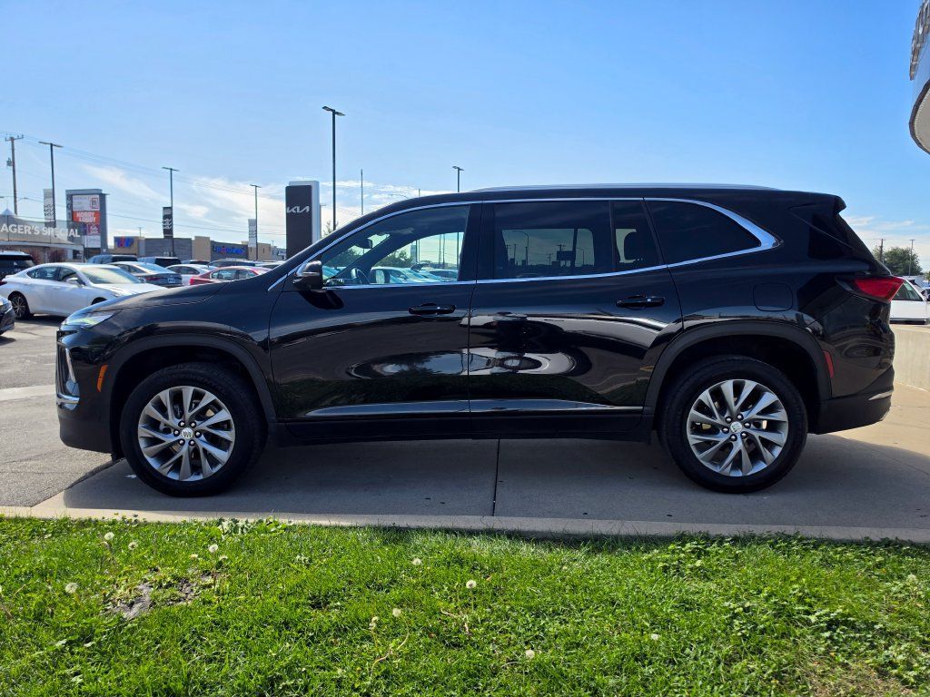 Used 2025 Buick Enclave Preferred AWD/4WD image 8