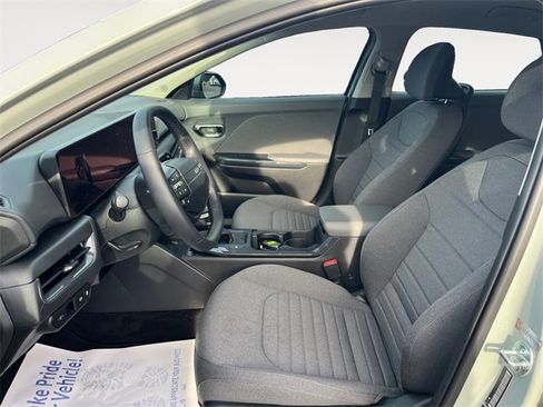 Used 2025 Kia K4 EX image 9