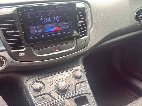 Used 2015 Chrysler 200 S FWD image 16