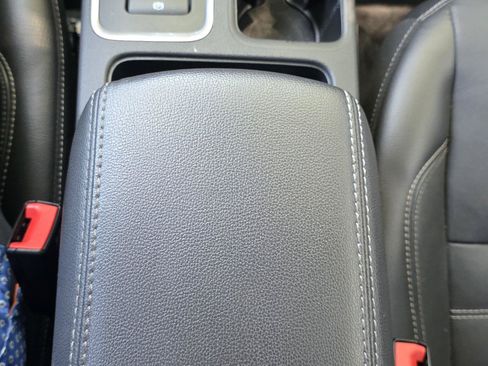 Used 2017 Ford Escape Titanium FWD image 18