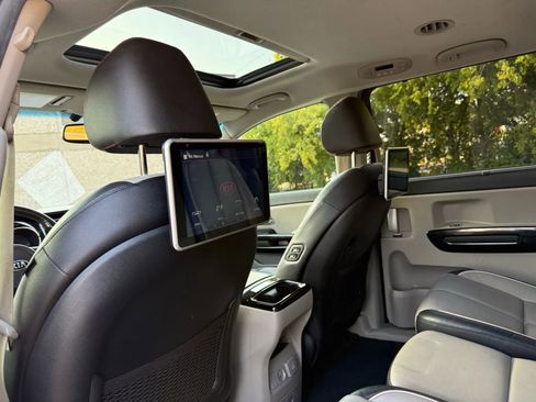 Used 2021 Kia Sedona SX image 13