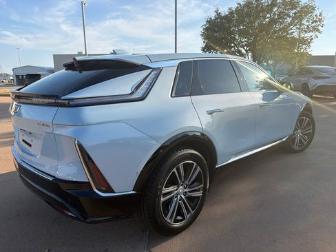 Used 2024 Cadillac Lyriq Luxury w/ LPO, Floor Liner Package AWD/4WD image 4