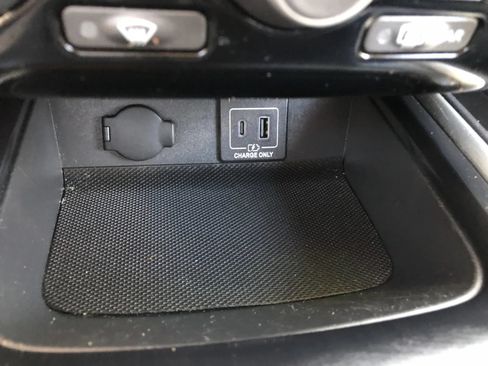 Used 2019 Nissan Pathfinder SV AWD/4WD image 28