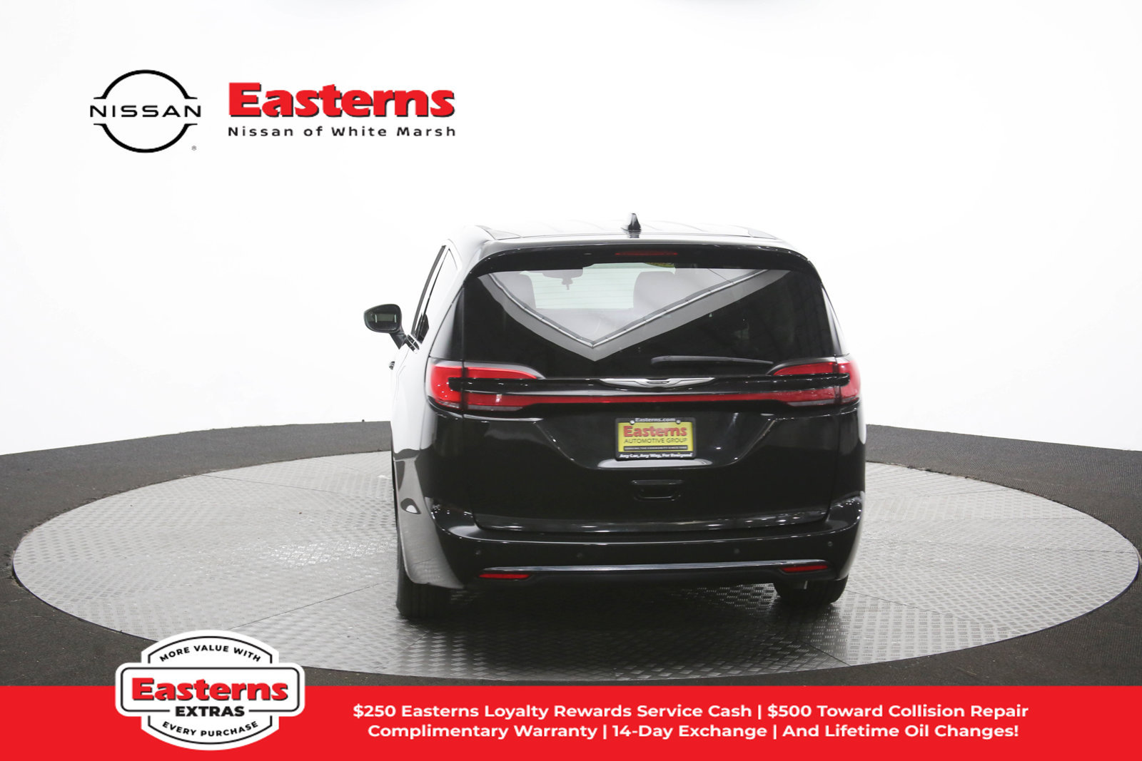 Used 2023 Chrysler Pacifica Touring-L FWD image 39