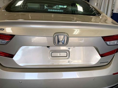 Used 2018 Honda Accord Touring image 29