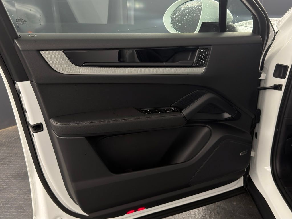 Certified 2026 Porsche Cayenne Coupe AWD/4WD image 23