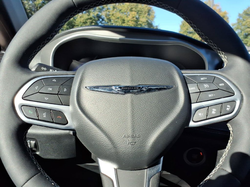 Used 2025 Chrysler Pacifica Select FWD image 22