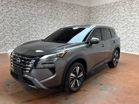 Used 2024 Nissan Rogue SL w/ SL Premium Package FWD image 3