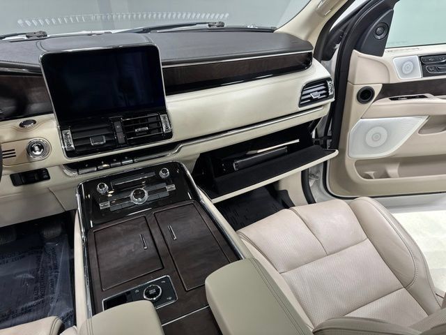 Used 2019 Lincoln Navigator L Reserve AWD/4WD image 24