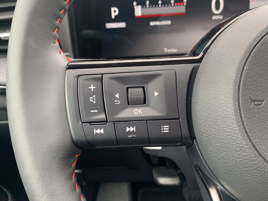 New 2027 Nissan Kicks SR w/ SR Premium Package FWD image 9