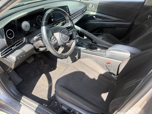 Used 2021 Hyundai Elantra SEL w/ Convenience + Premium Package FWD image 5