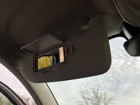 Used 2025 Volvo XC40 B5 Core image 31