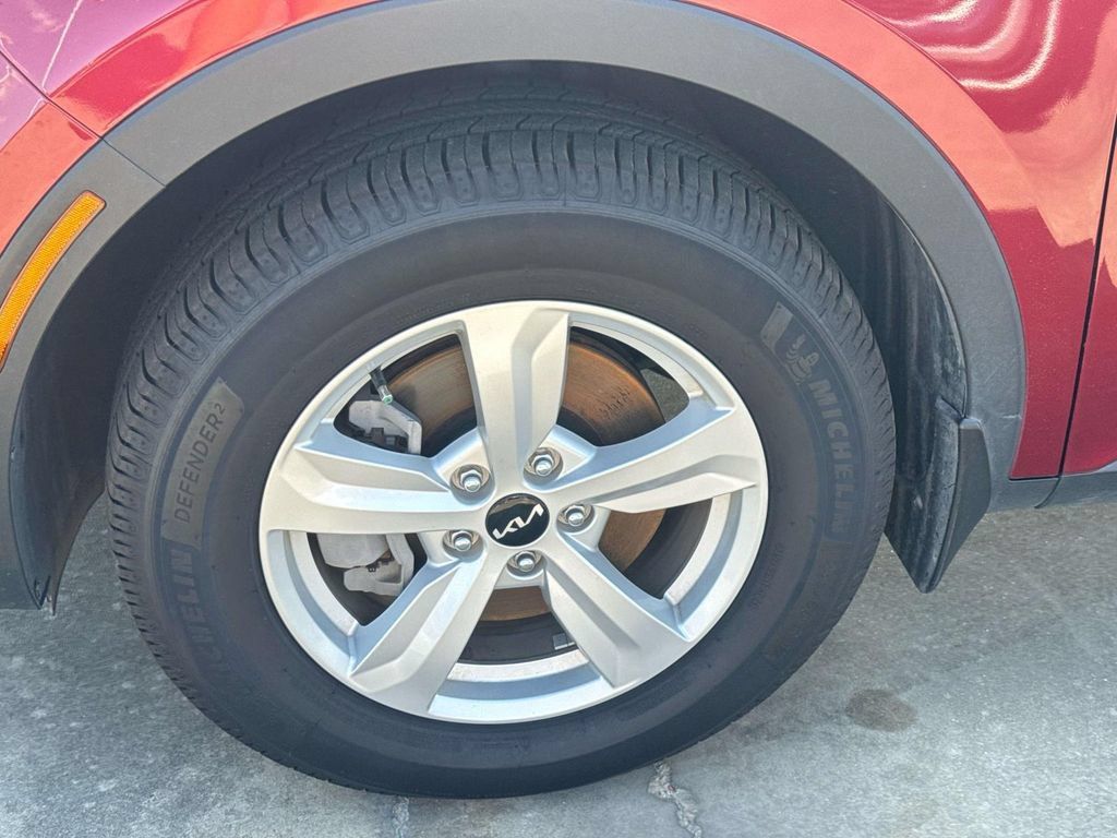 Used 2022 Kia Sorento LX FWD image 5