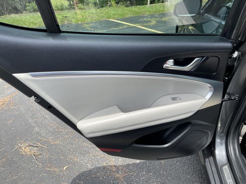 Used 2020 Genesis G70 2.0T RWD image 42
